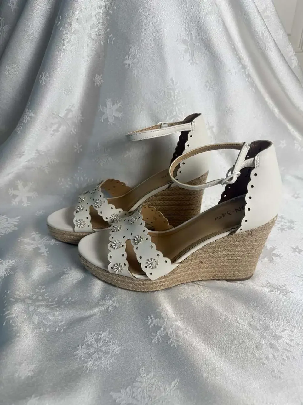 On 34th Theodore White Floral Espadrille Wedge Sandals Size 8 Cottagecore